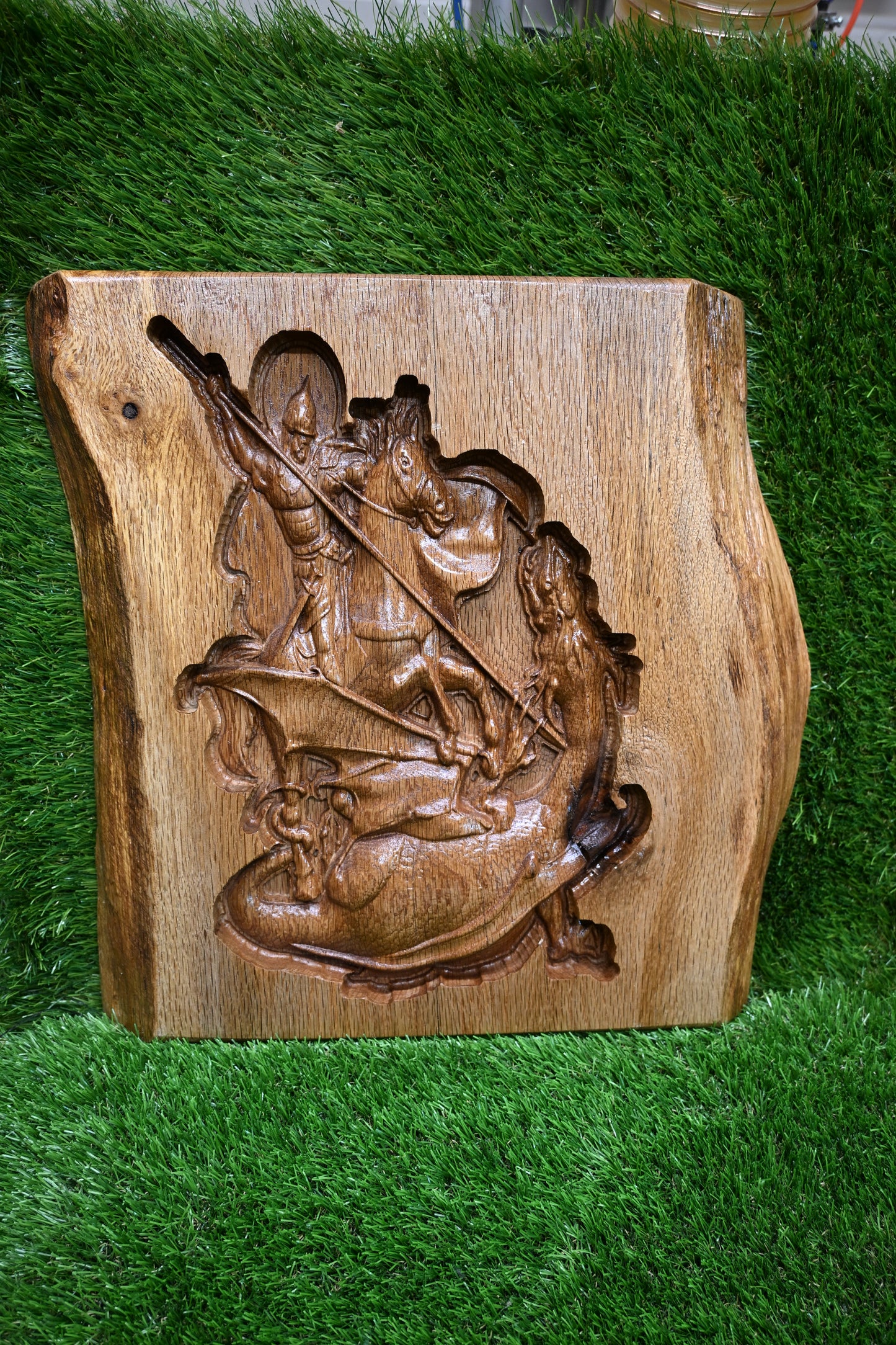 St.George integrated on Live edge - Oak plate