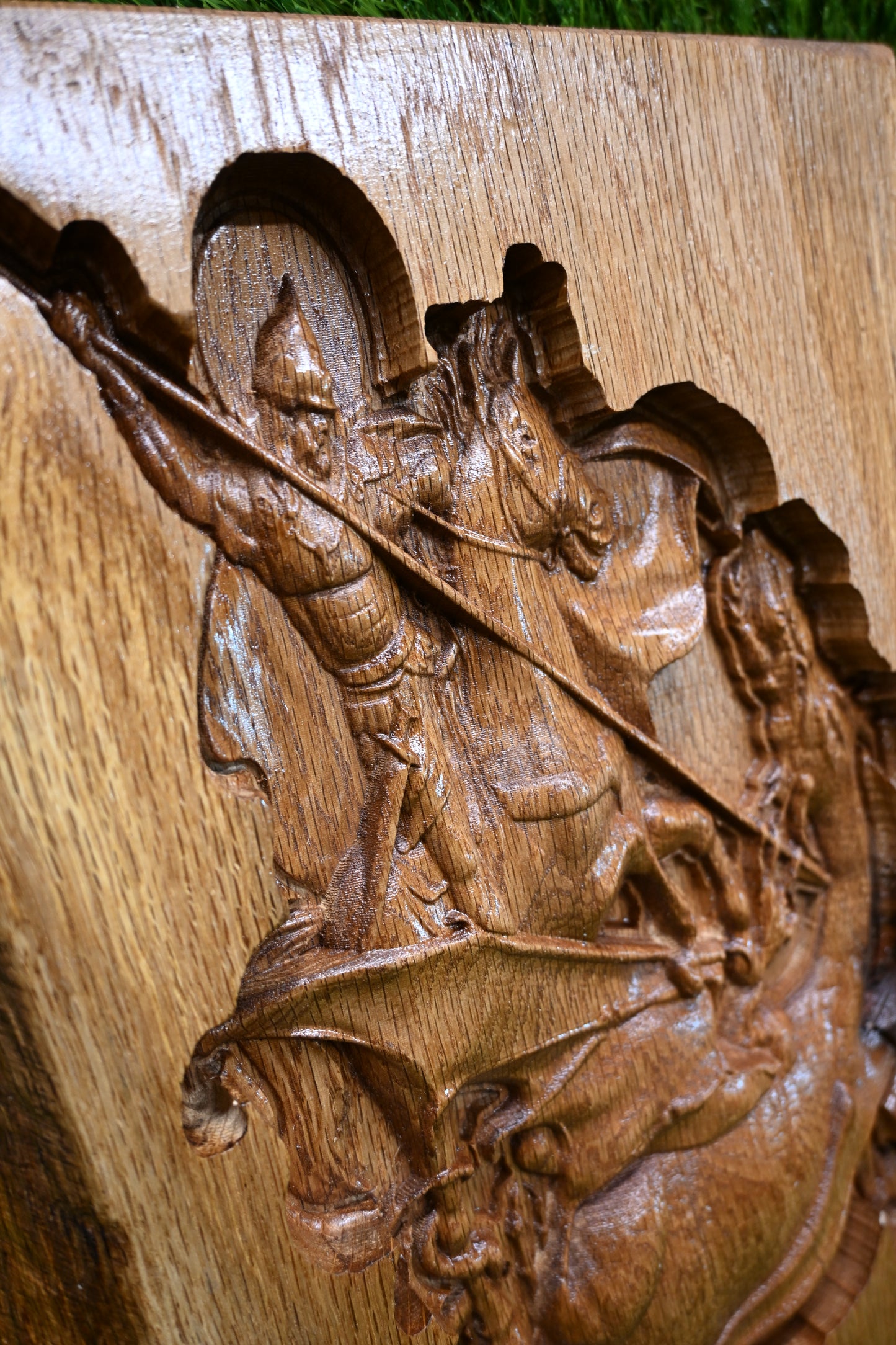 St.George integrated on Live edge - Oak plate