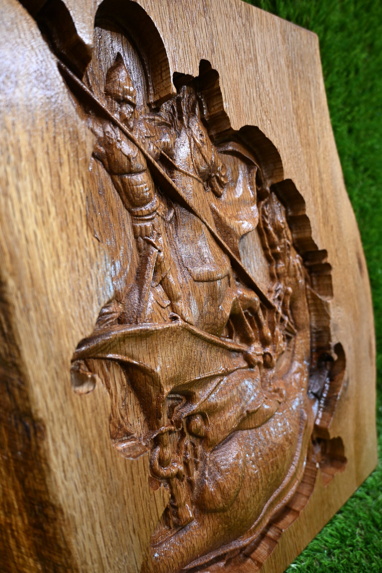 St.George integrated on Live edge - Oak plate
