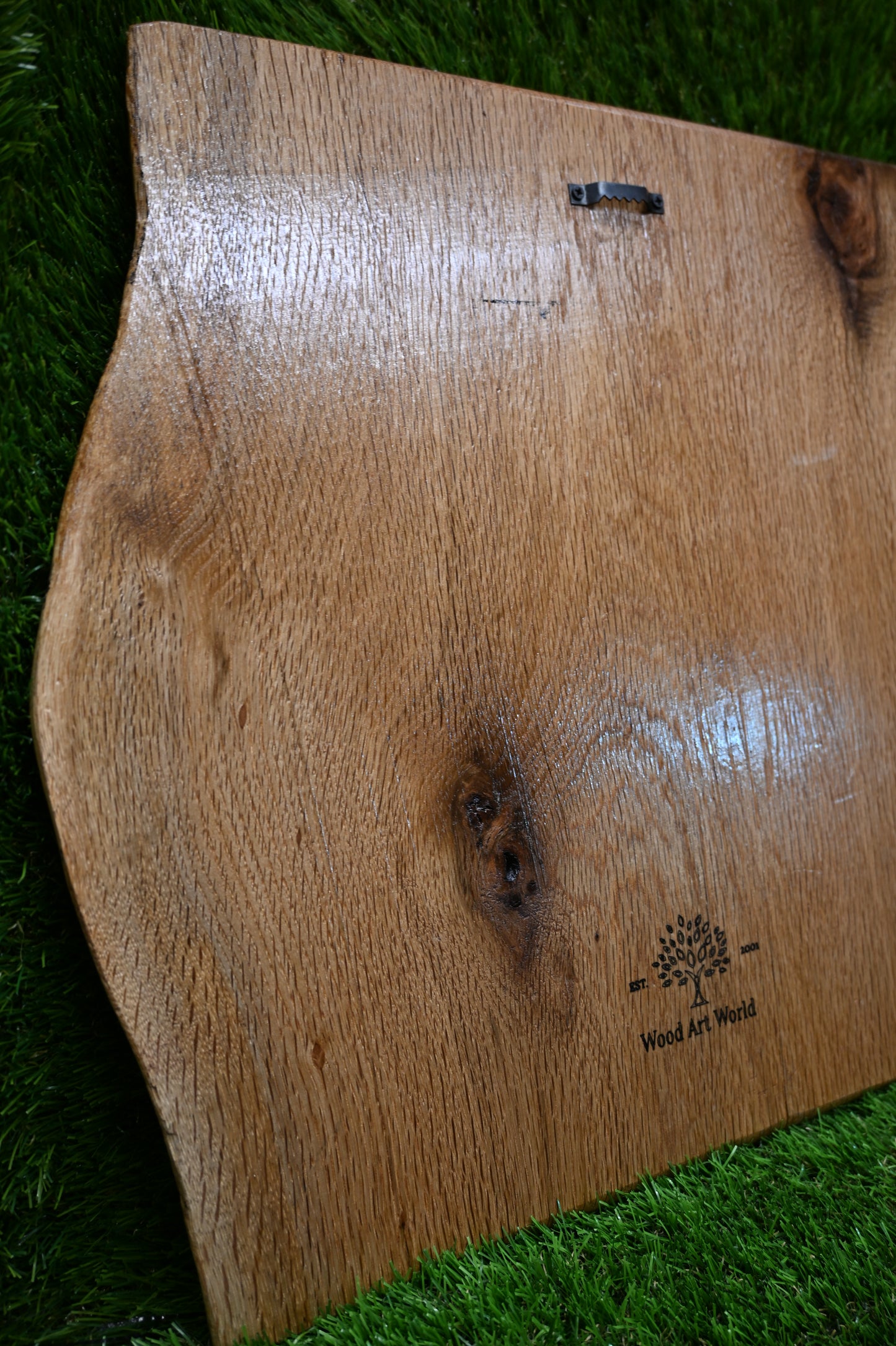 St.George integrated on Live edge - Oak plate