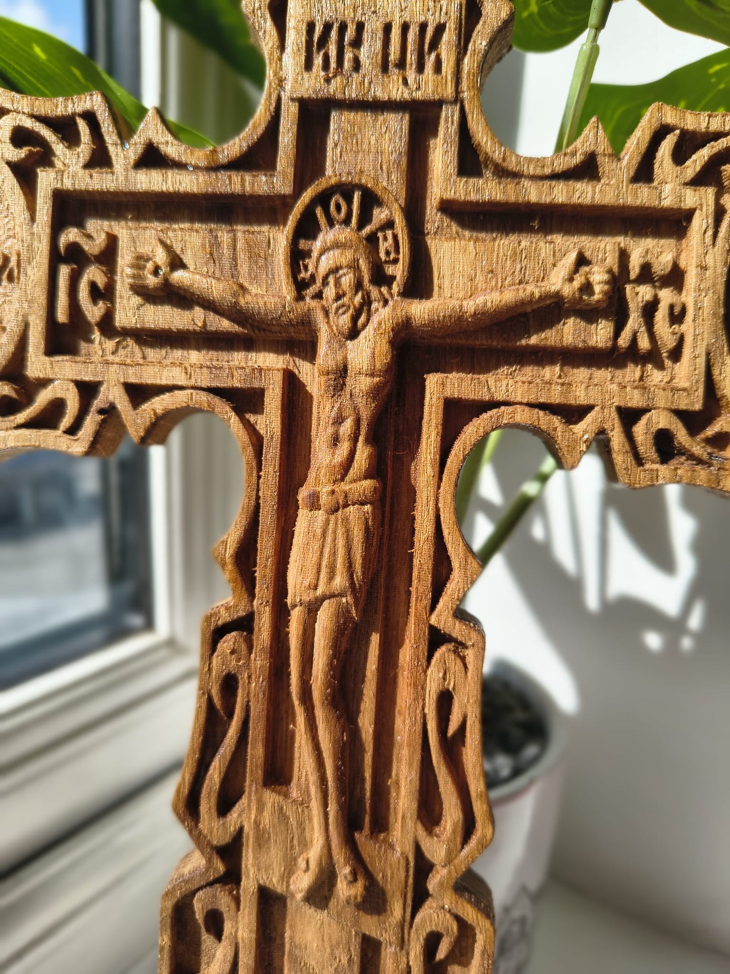 Carved Oak Cross – A Symbol of Faith and Spiritual Strength