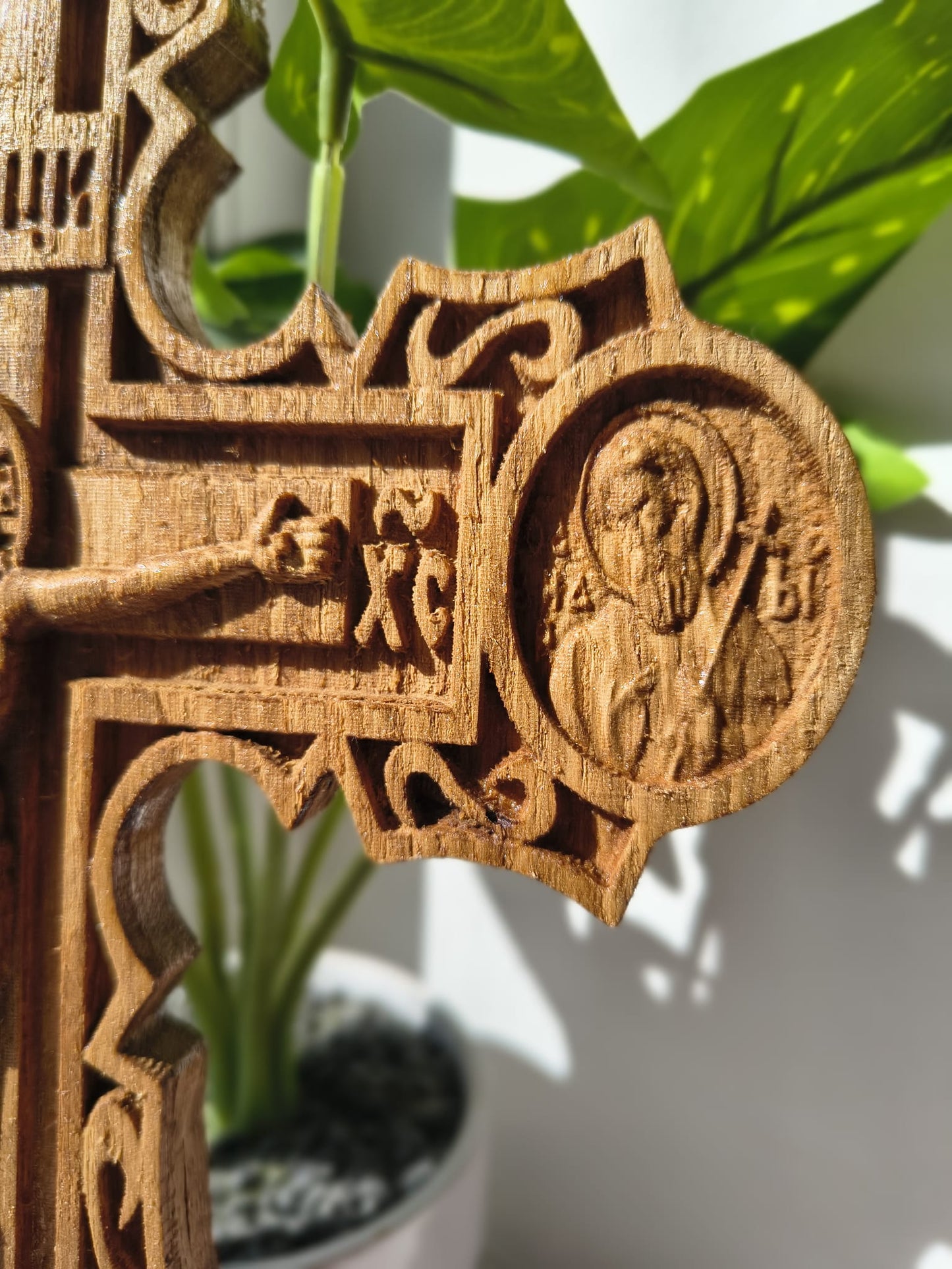 Carved Oak Cross – A Symbol of Faith and Spiritual Strength