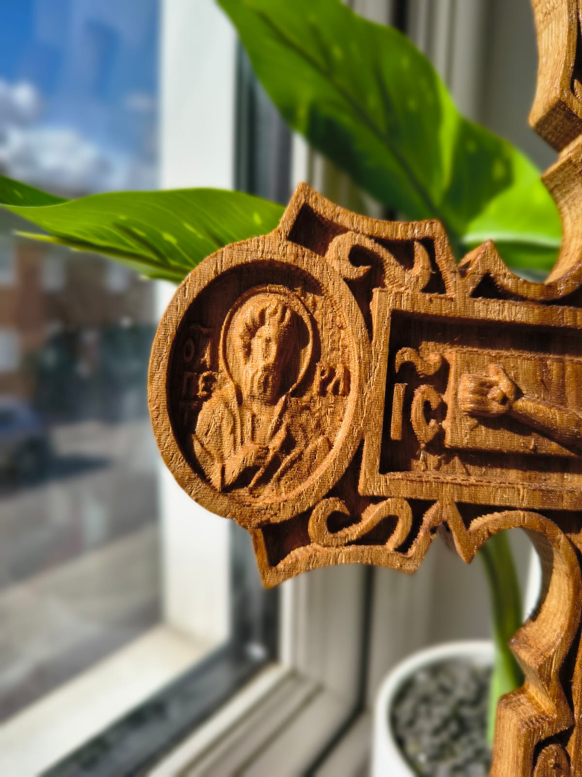 Carved Oak Cross – A Symbol of Faith and Spiritual Strength