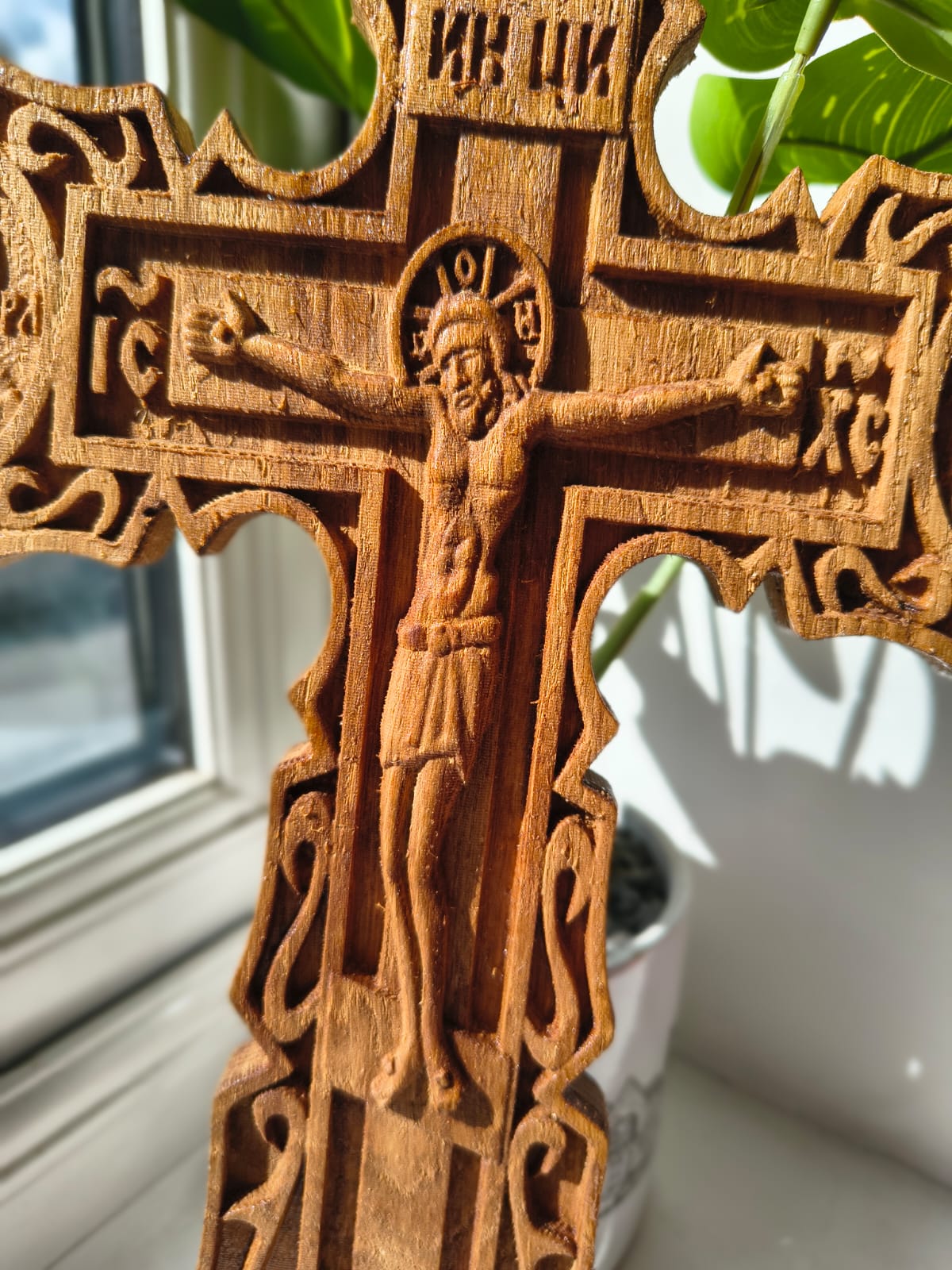 Carved Oak Cross – A Symbol of Faith and Spiritual Strength