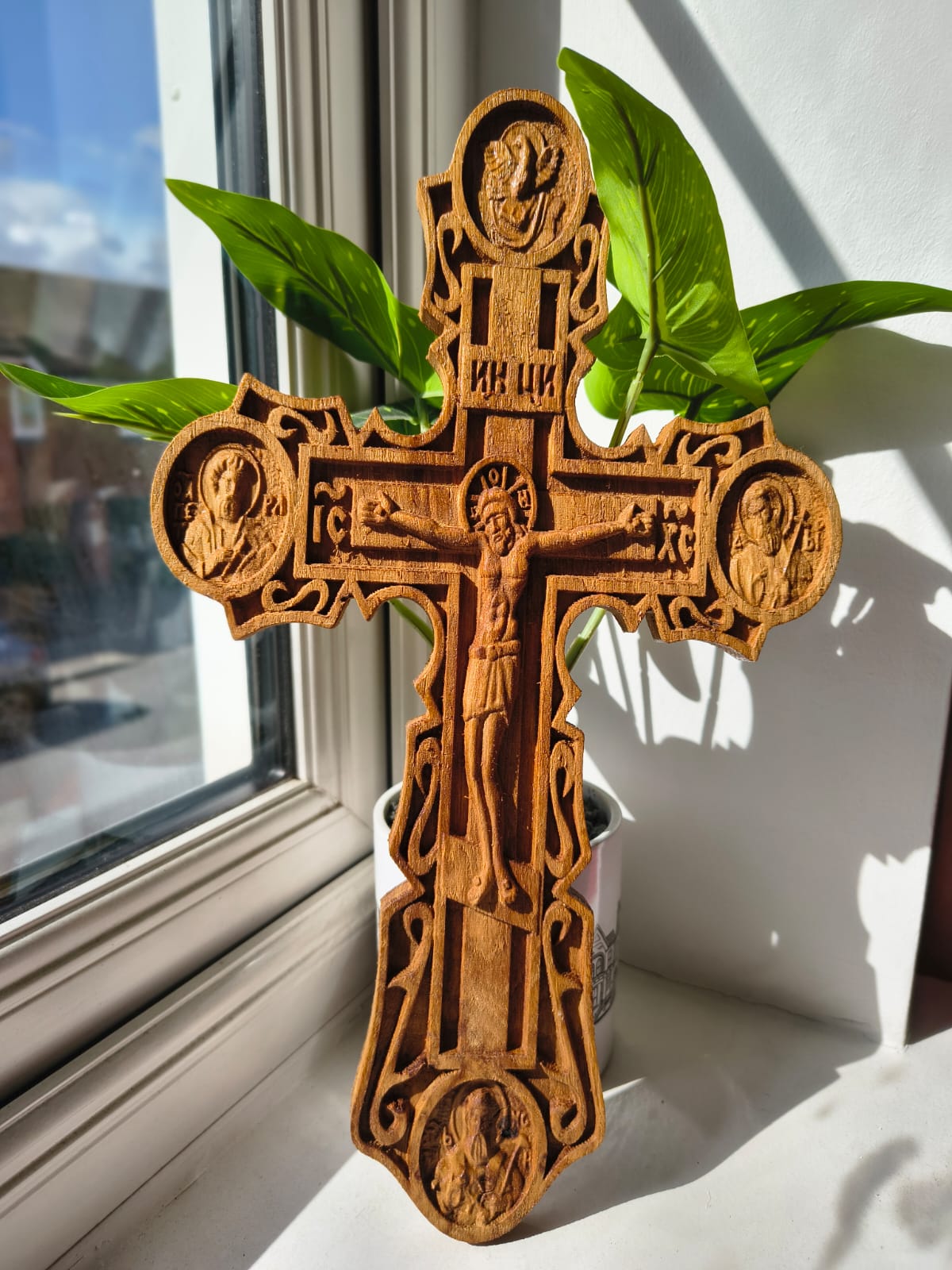 Carved Oak Cross – A Symbol of Faith and Spiritual Strength